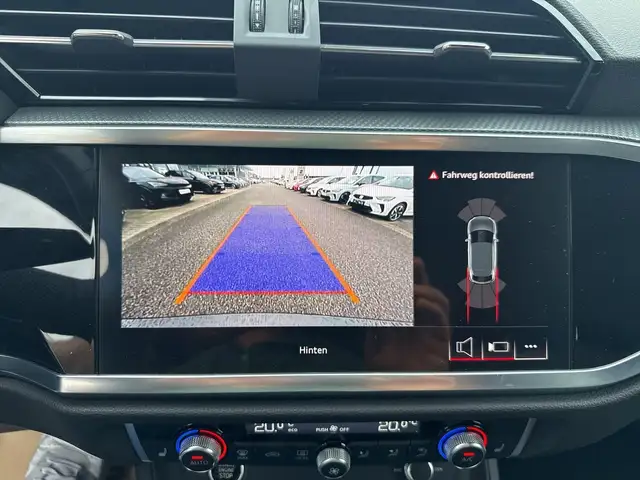 Audi Q3 view 13