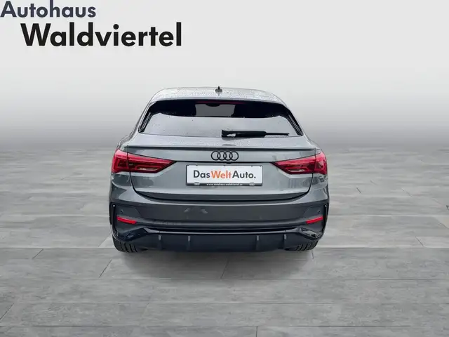Audi Q3 view 5