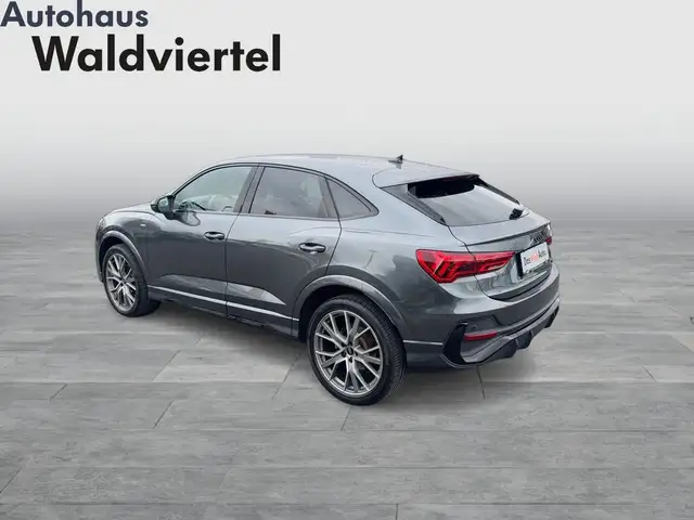 Audi Q3 view 4