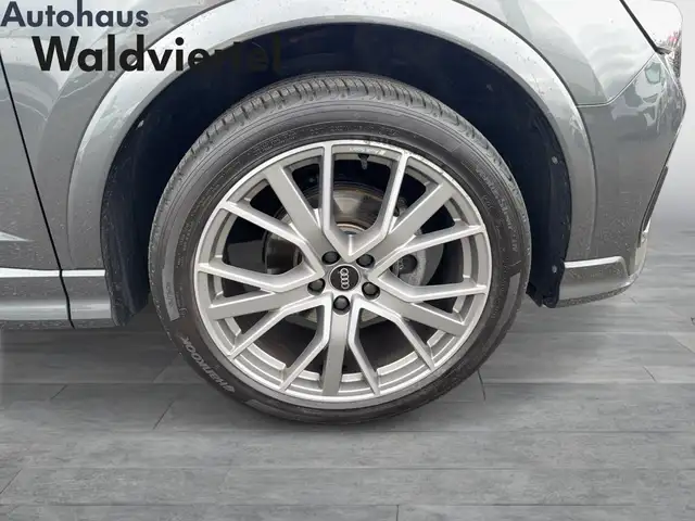 Audi Q3 view 7