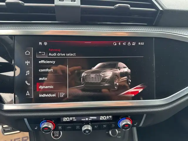 Audi Q3 view 15