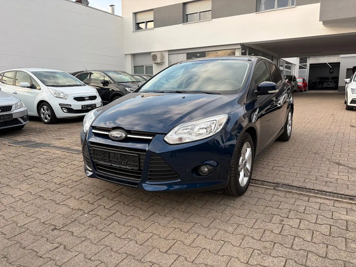 Ford Focus Lim. Trend*SITZHEIZUNG*KLIMA*TUV/AU NEU* Blau - 1
