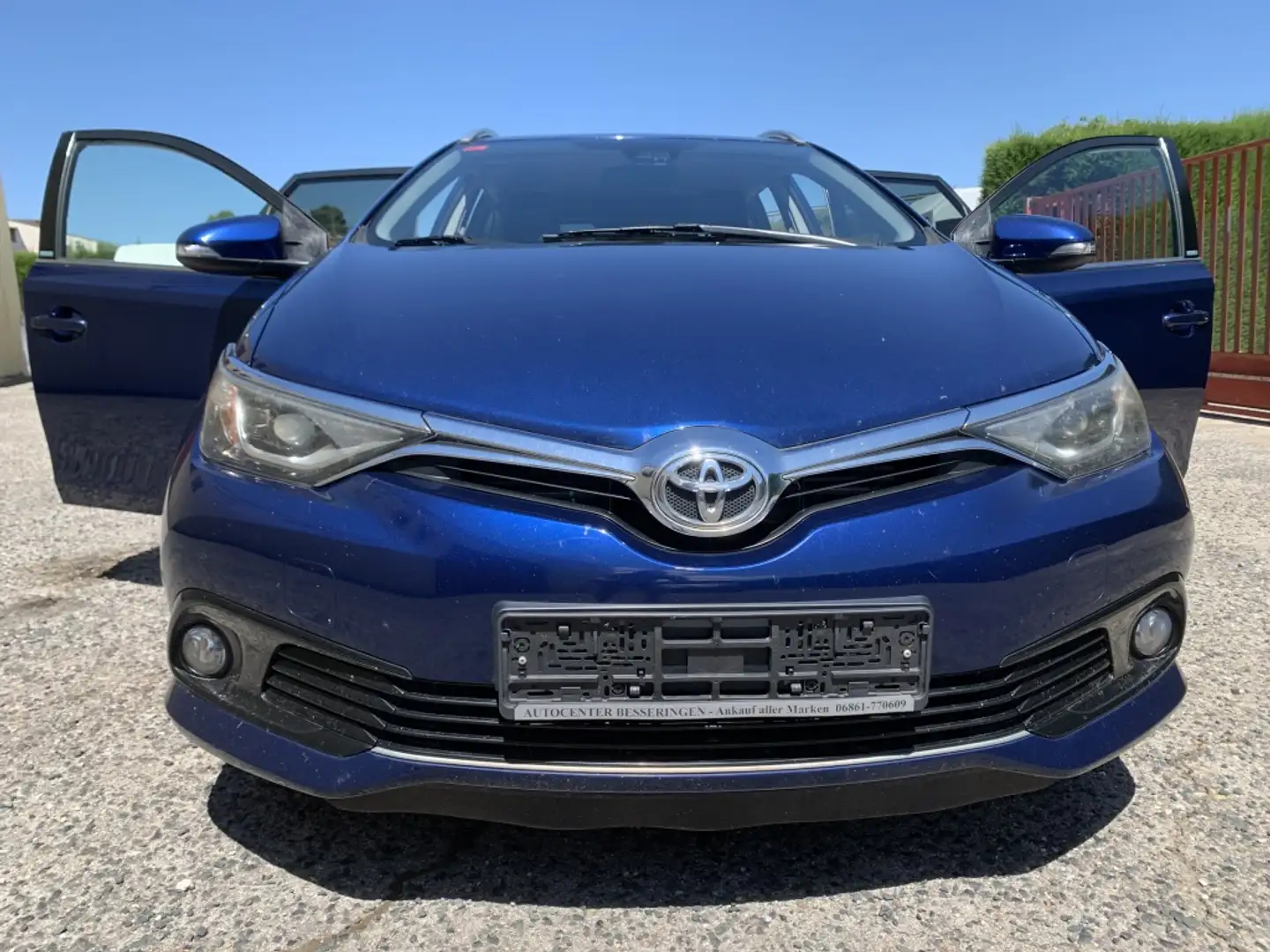 Toyota Auris Touring Sports 120D Business Azul - 1