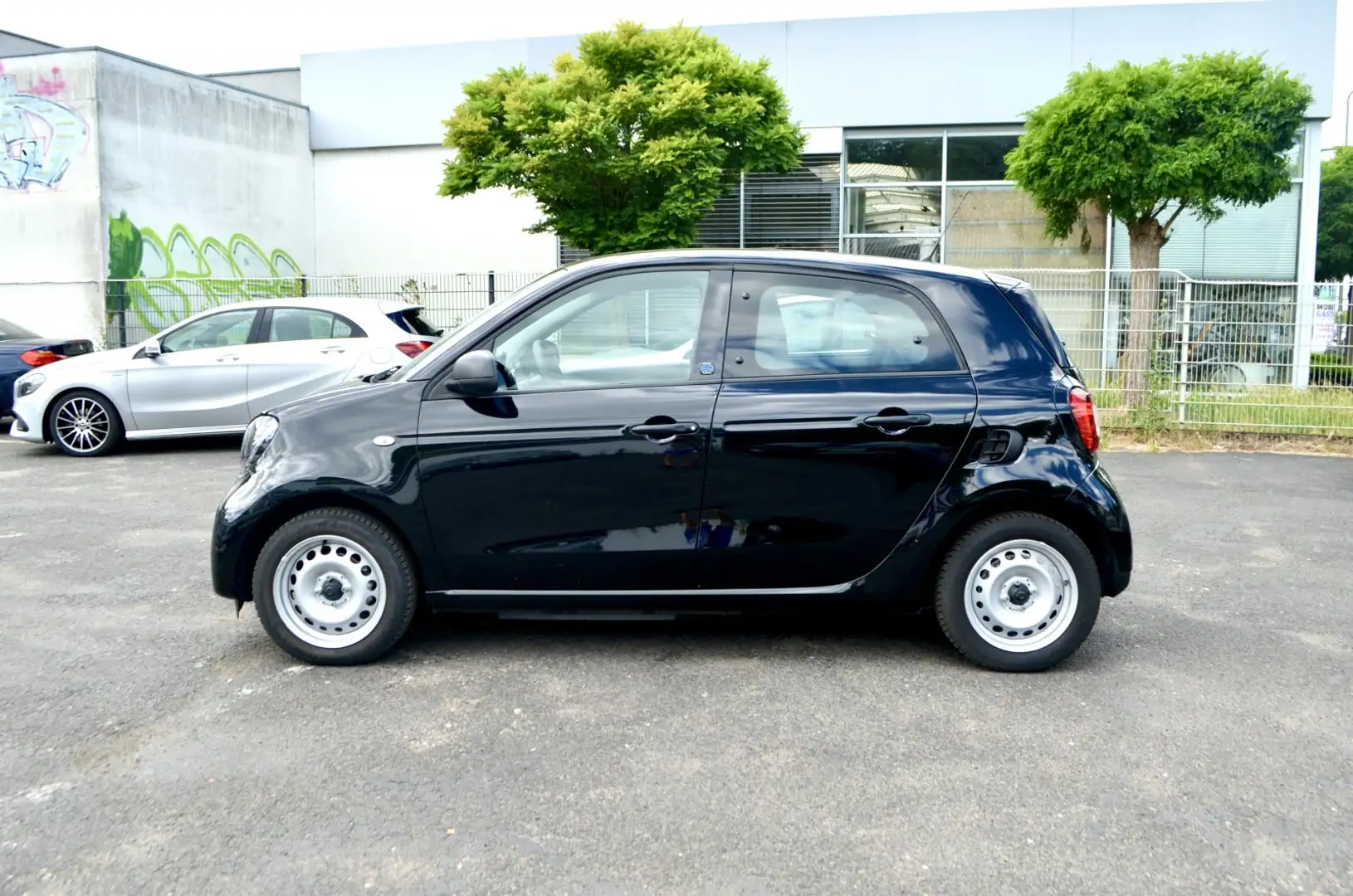 smart forFour EQ *KLIMAAUTOMATIK*SITZHEIZUNG*GANZJ.REI* Schwarz - 2