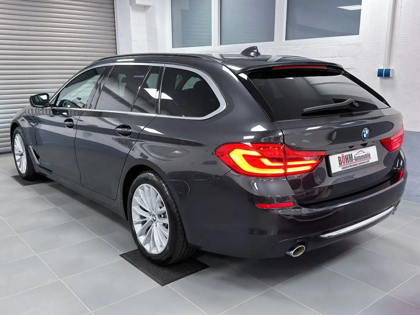 BMW 530 d xDrive Luxury Line *LED *Pano *Navi *Leder Grau - 2
