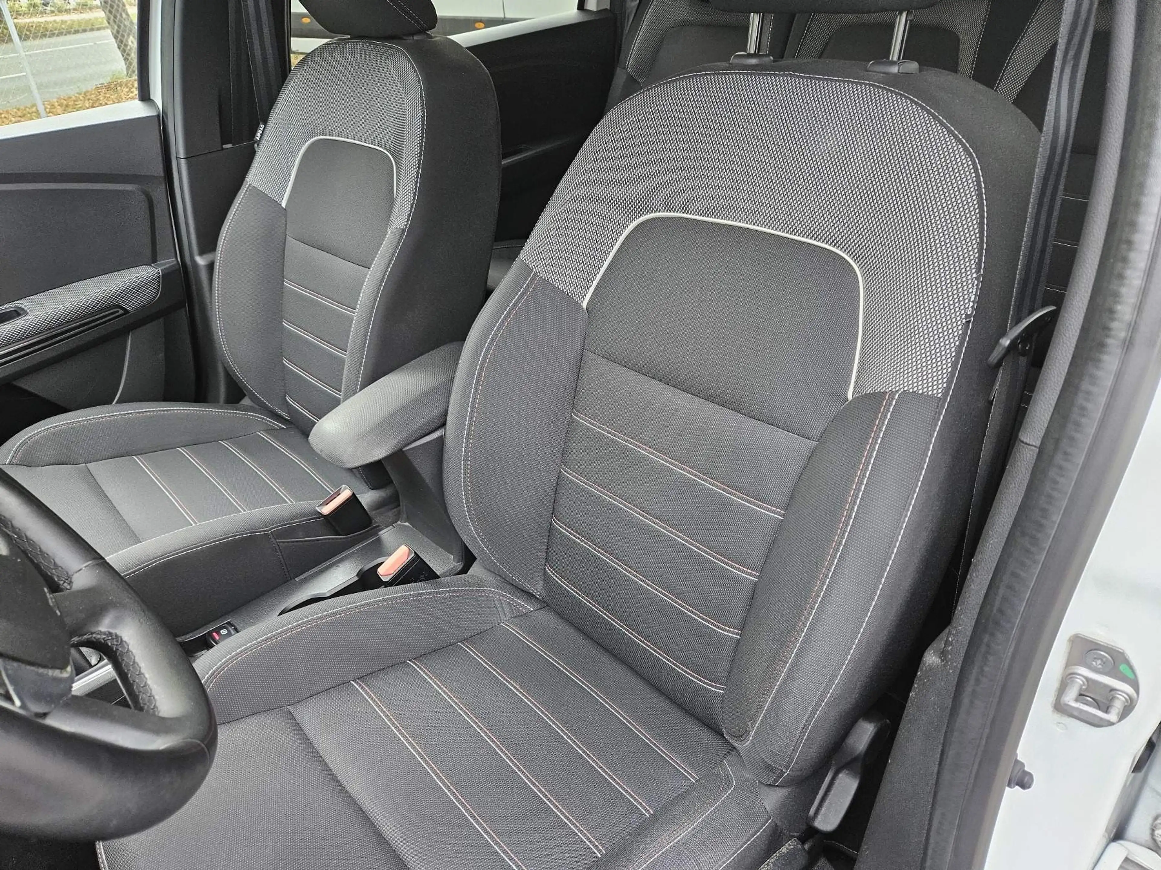 Dacia Jogger Extreme+ TCe 110 7-Sitzer — photo 9