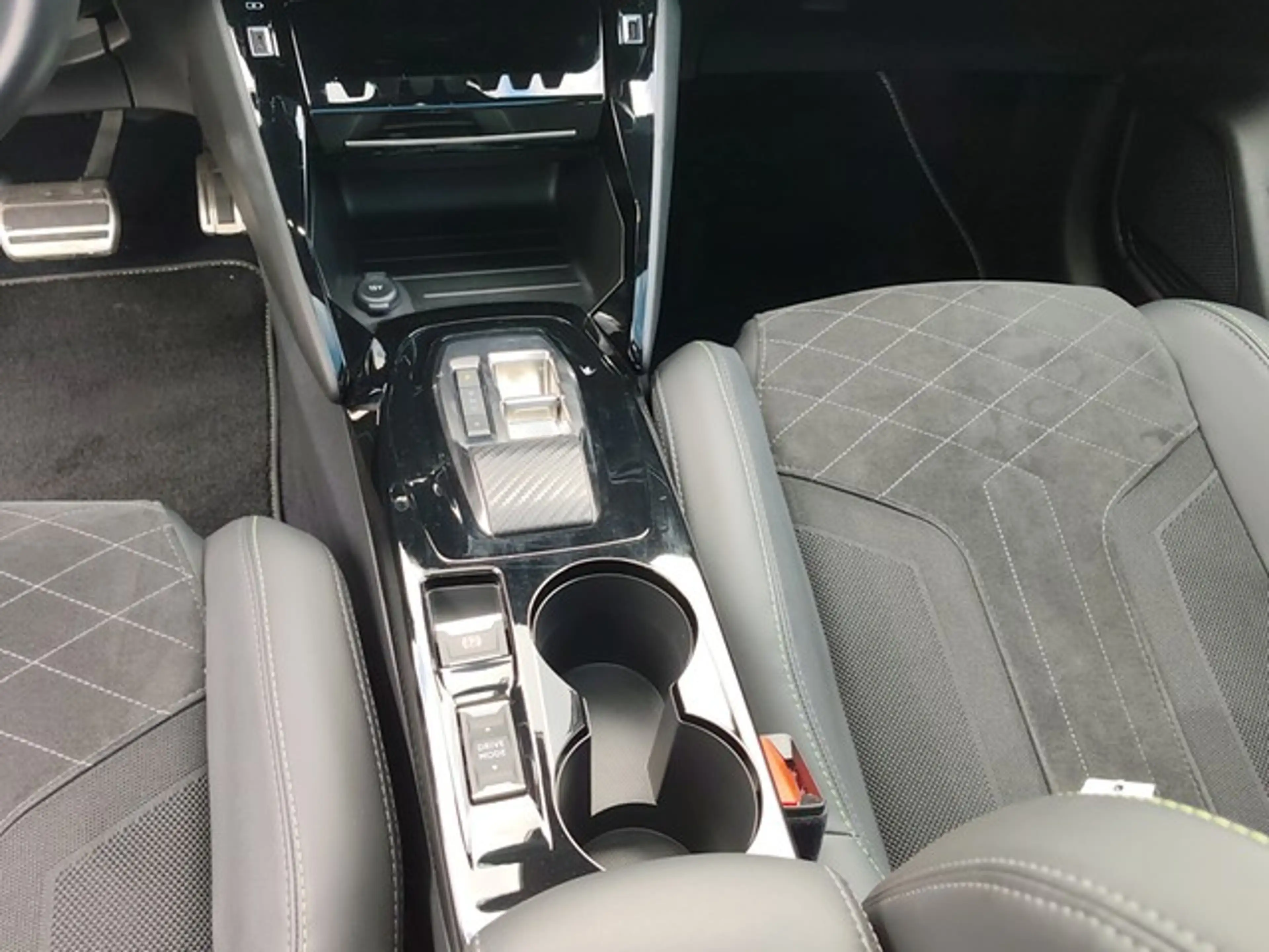 Peugeot e-208 GT Pack PANO NAVI SHZ PDC KAMERA ACC DAB+ CARPLAY — photo 11