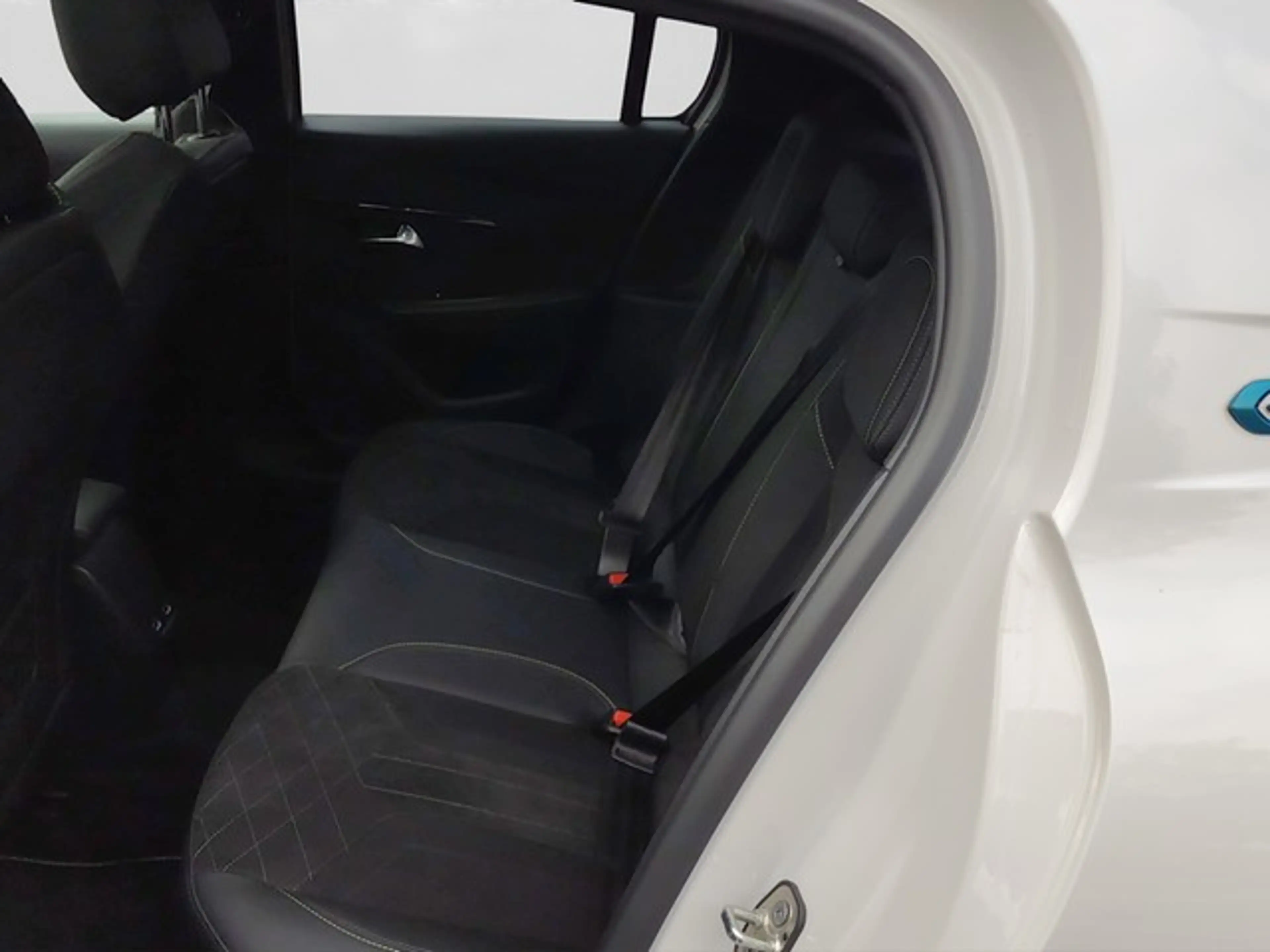 Peugeot e-208 GT Pack PANO NAVI SHZ PDC KAMERA ACC DAB+ CARPLAY — photo 15