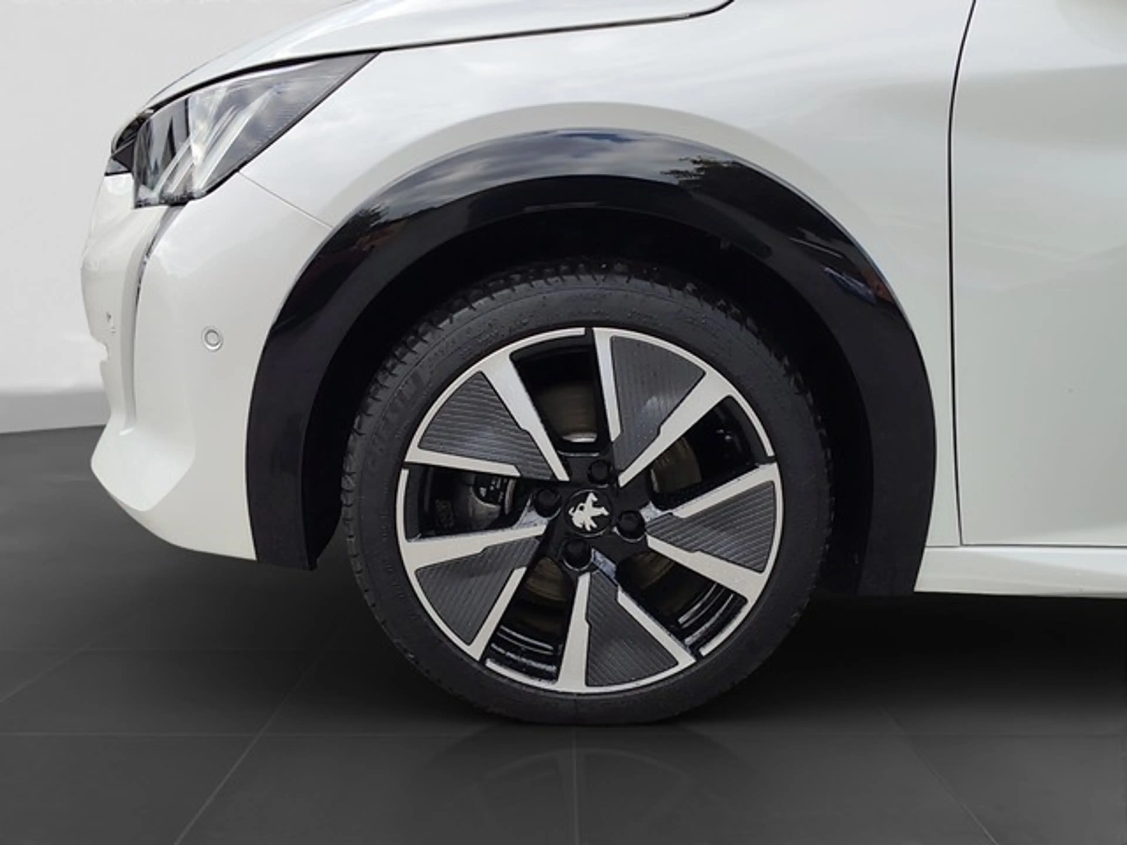 Peugeot e-208 GT Pack PANO NAVI SHZ PDC KAMERA ACC DAB+ CARPLAY — photo 7