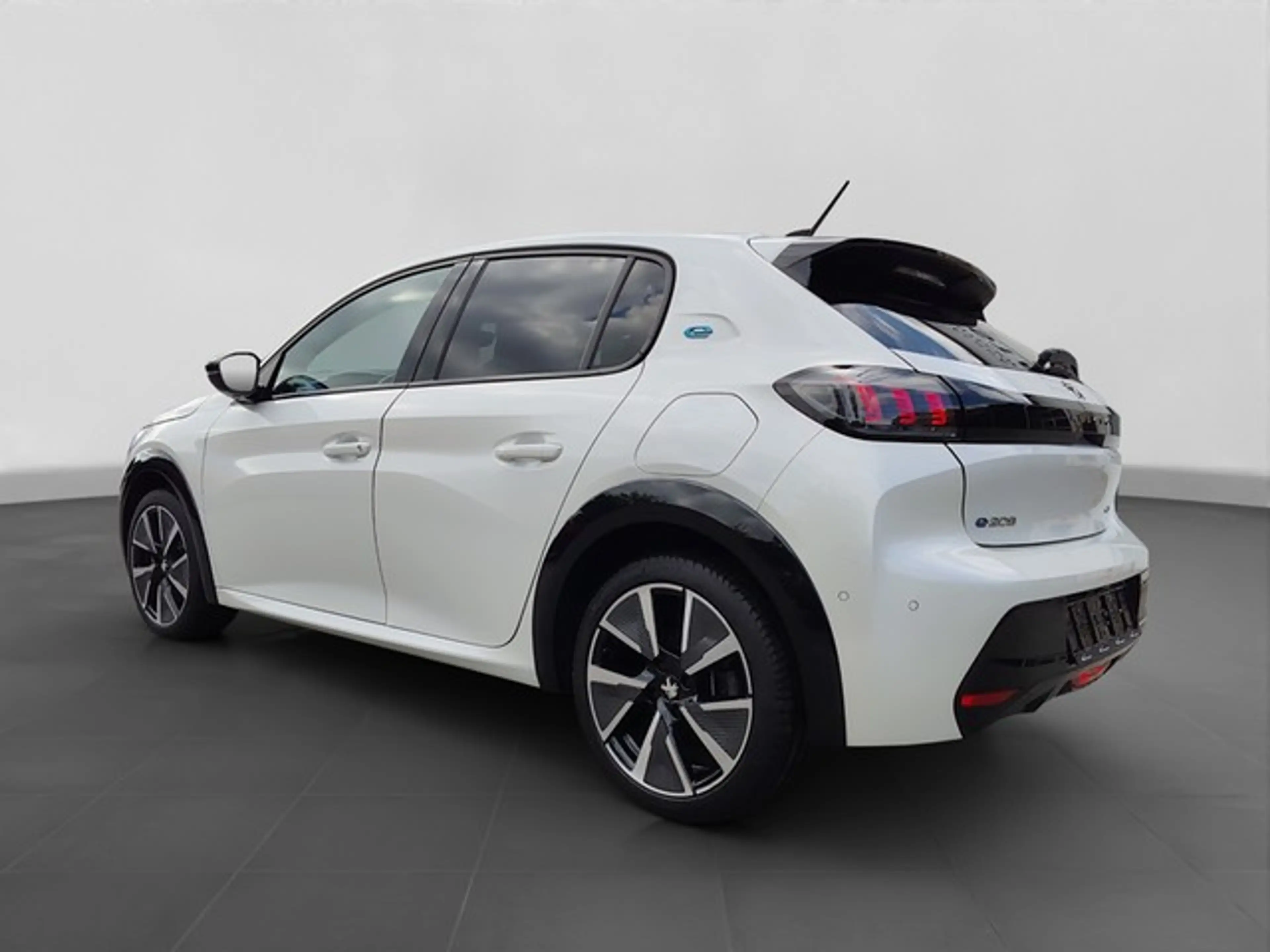 Peugeot e-208 GT Pack PANO NAVI SHZ PDC KAMERA ACC DAB+ CARPLAY — photo 3