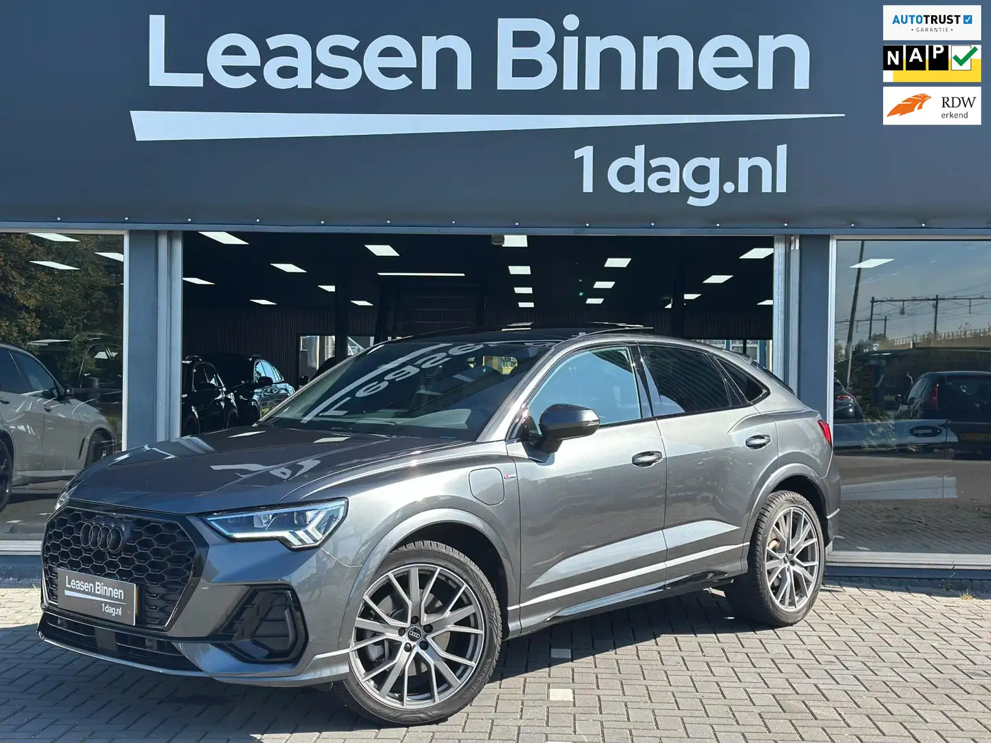 Audi Q3 Sportback 45 TFSI e 3x S-Line Pano/Cam/Sfeer Grijs - 1