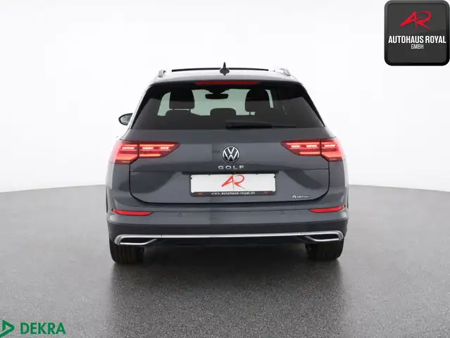 Volkswagen Golf view 3
