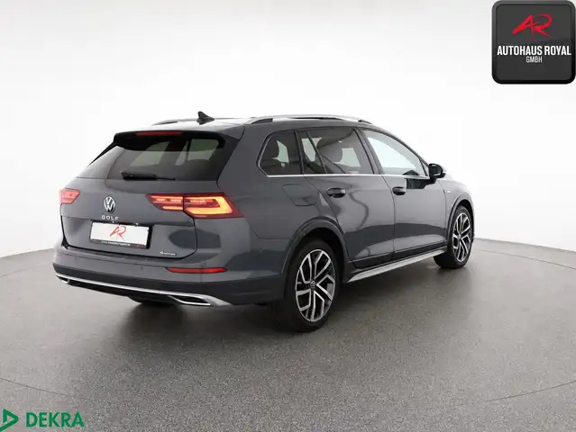 Volkswagen Golf view 4