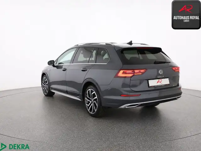 Volkswagen Golf view 2