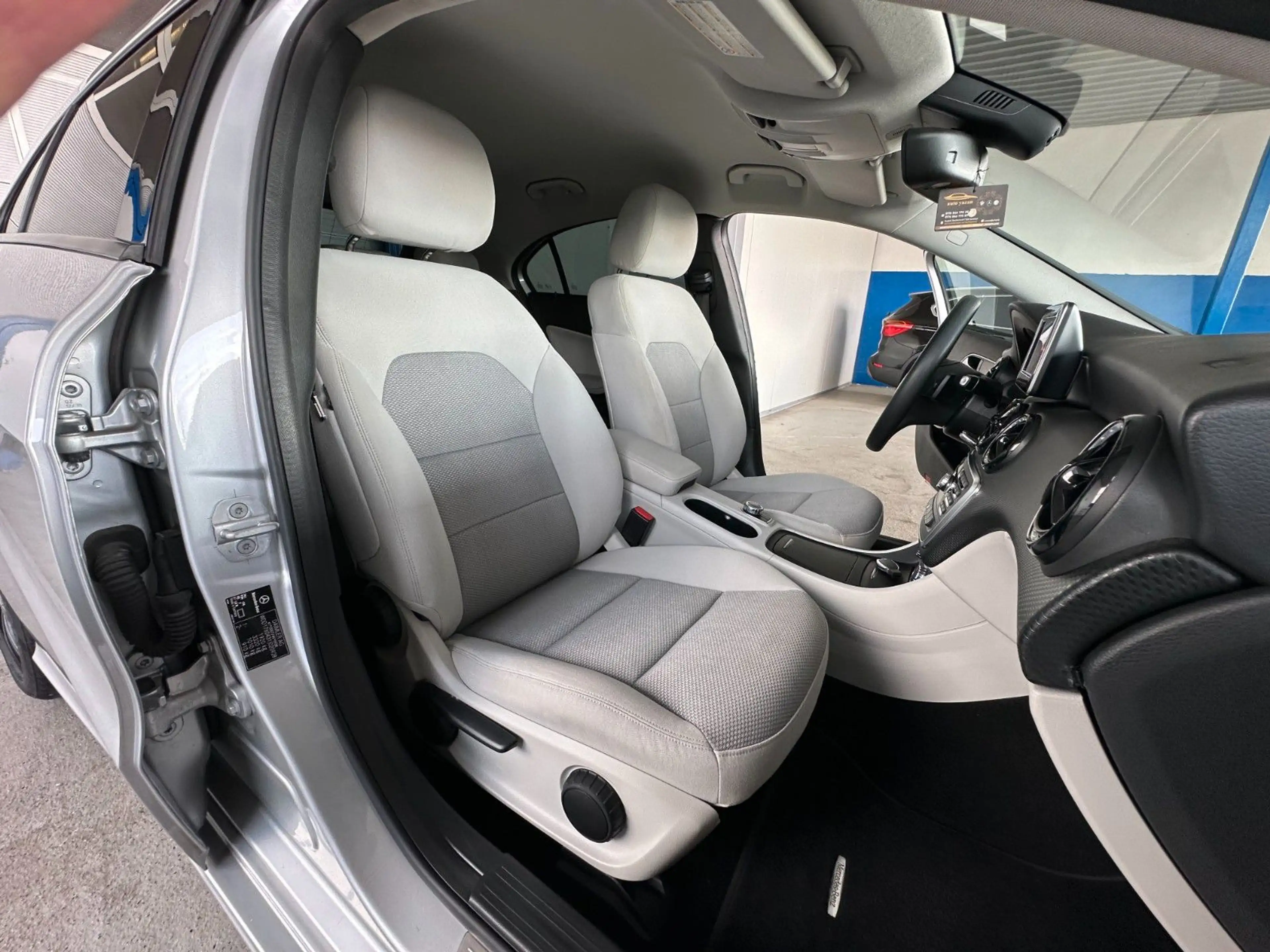 Mercedes-Benz A 200 A A 200 BlueEfficiency Urban — photo 20