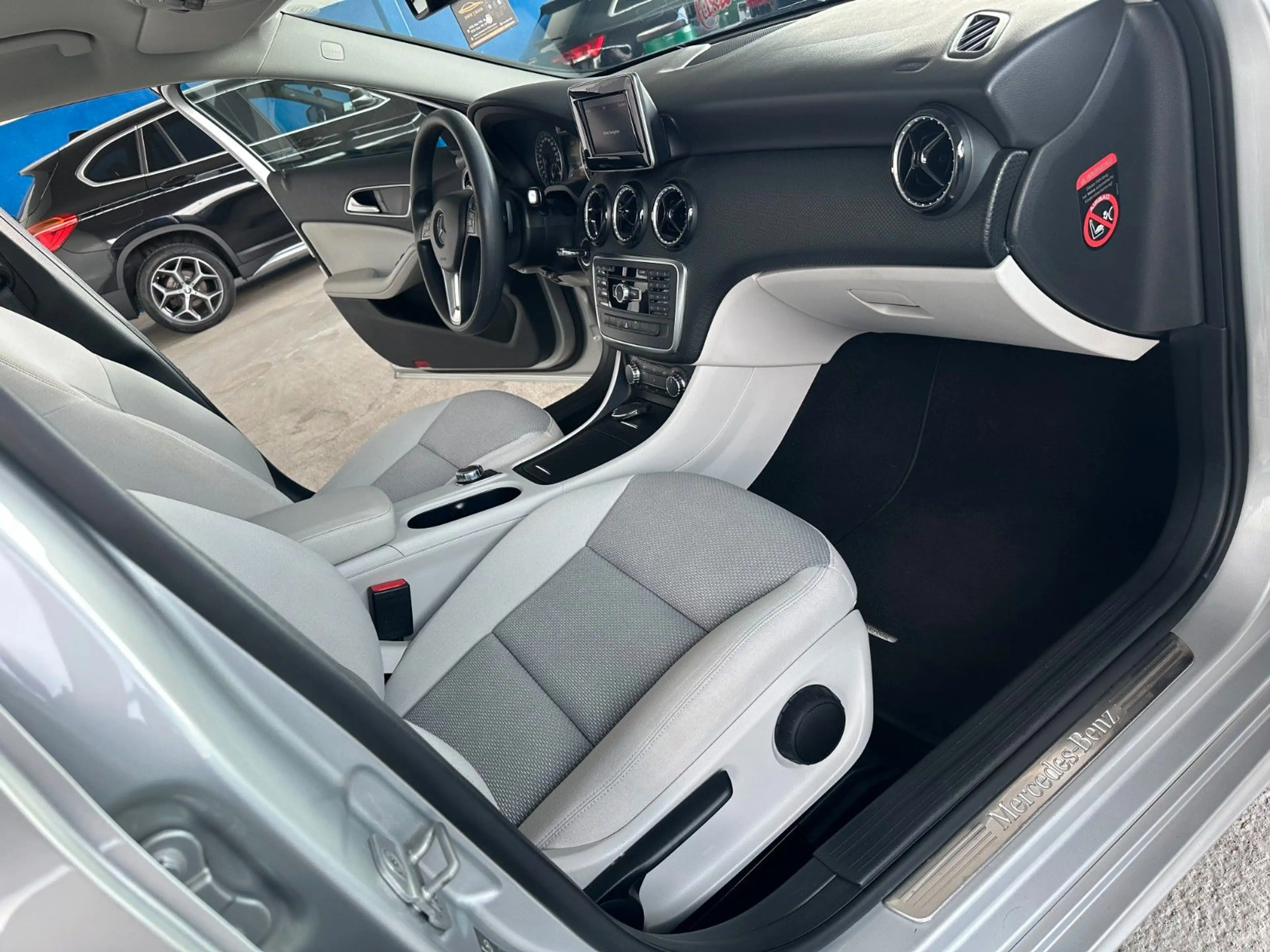 Mercedes-Benz A 200 A A 200 BlueEfficiency Urban — photo 17