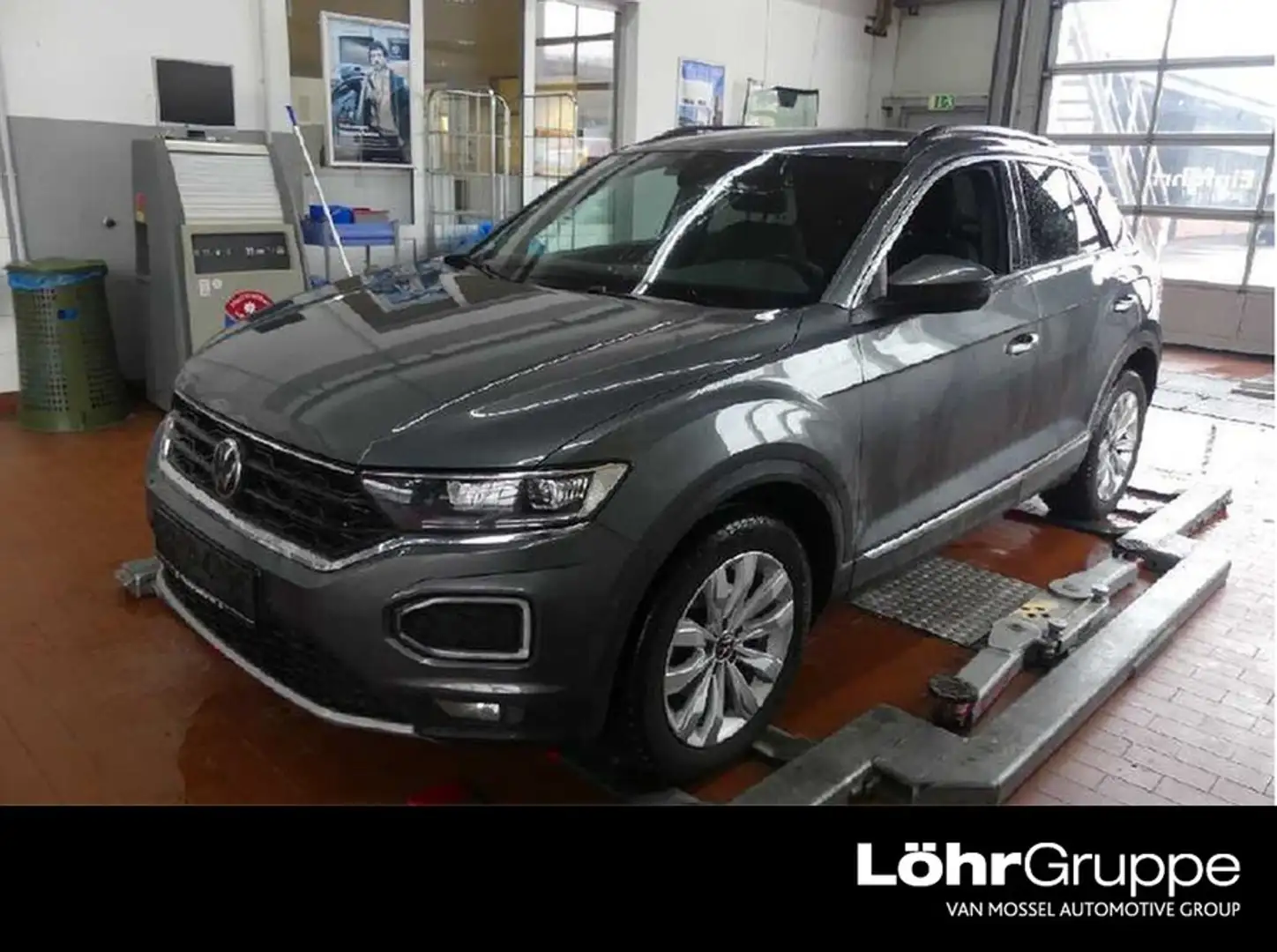 Volkswagen T-Roc 1.5 TSI DSG Sport Navi, AHK, LED Grau - 1