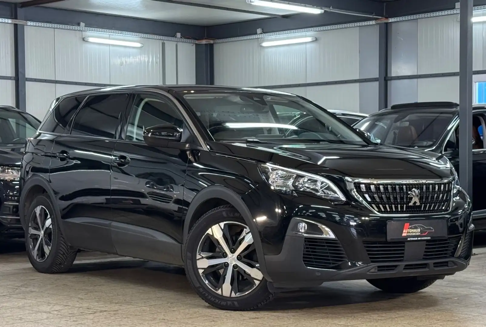 Peugeot 5008 Active Business 7SITZER*APPS*LANE*KAME*1.H Schwarz - 1