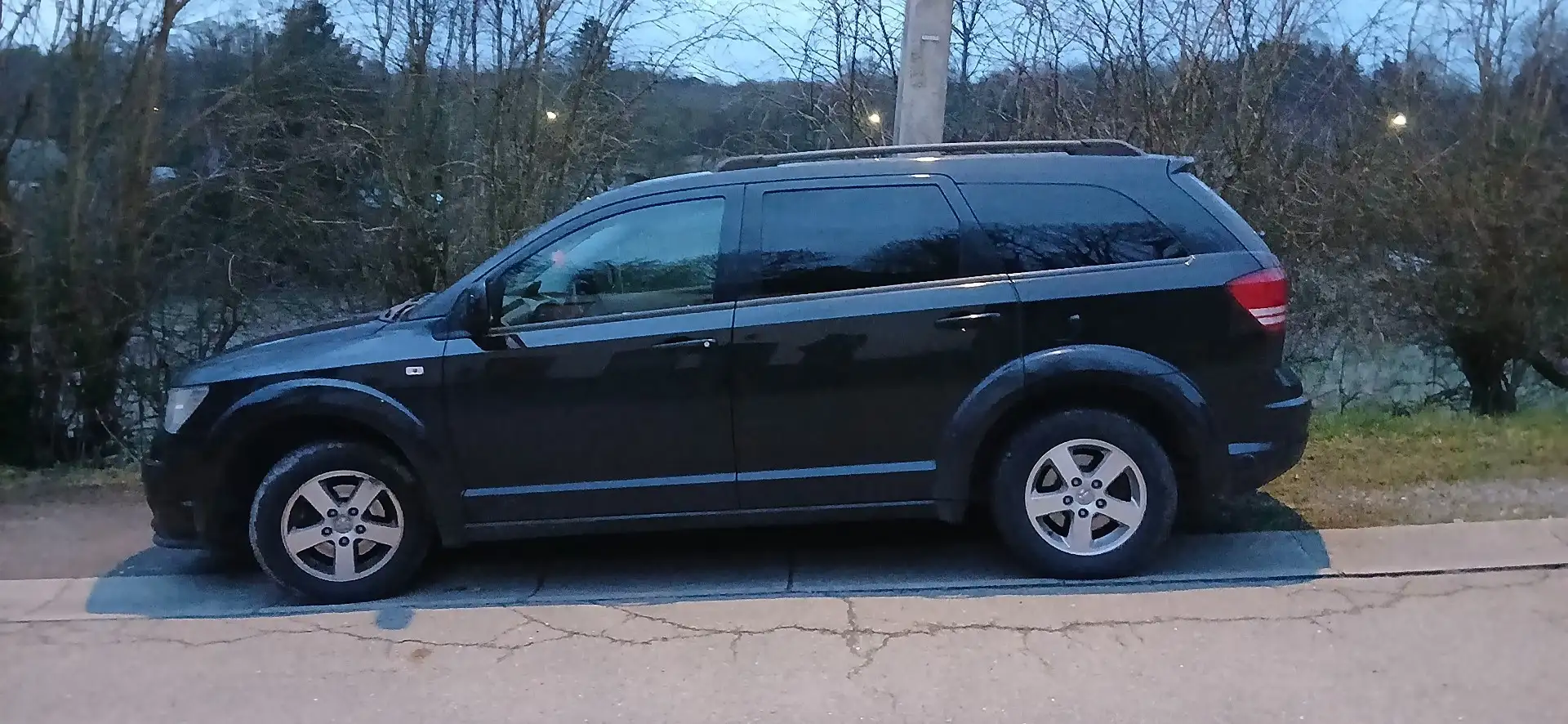 Dodge Journey 2.4 SE   LPG   7 platce Schwarz - 2