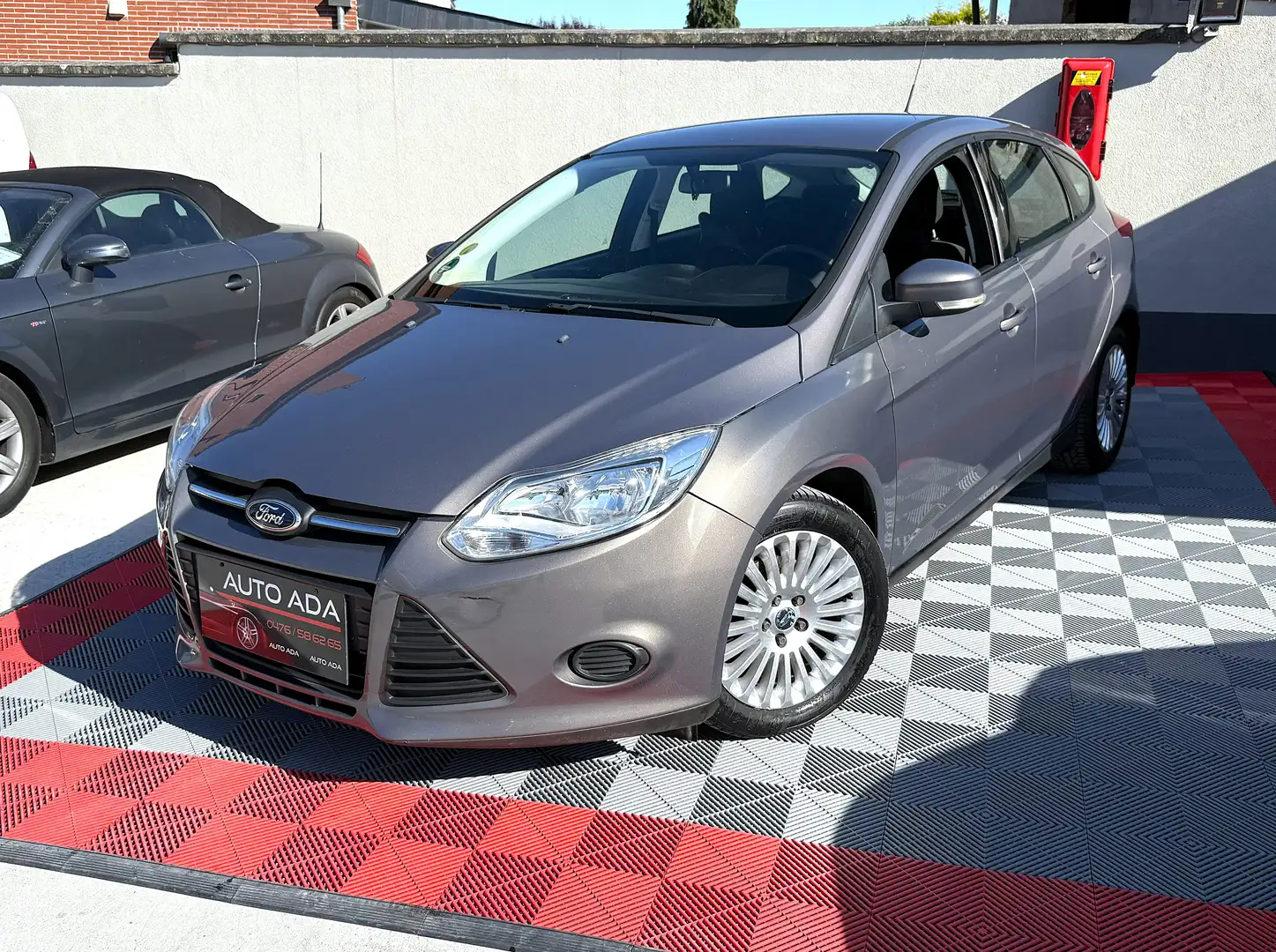 Ford Focus 1.6 TDCi--AIRCO--GPS--GARANTIE 12 MOIS-- Grijs - 2
