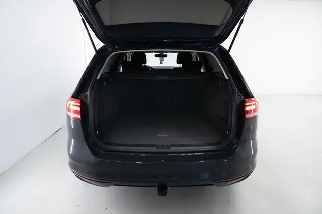 Volkswagen Passat view 18