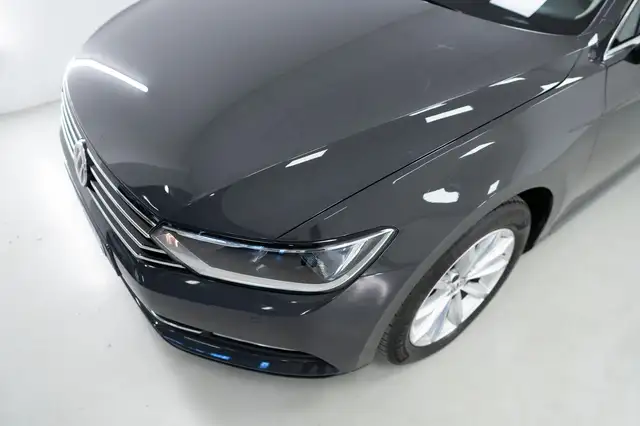 Volkswagen Passat view 20
