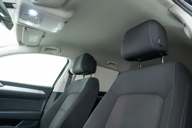 Volkswagen Passat view 8