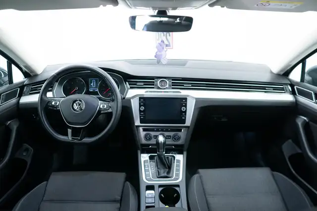 Volkswagen Passat view 10