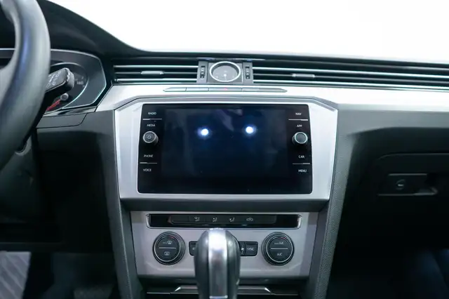 Volkswagen Passat view 12