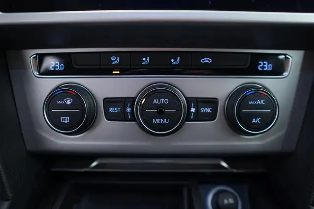 Volkswagen Passat view 16