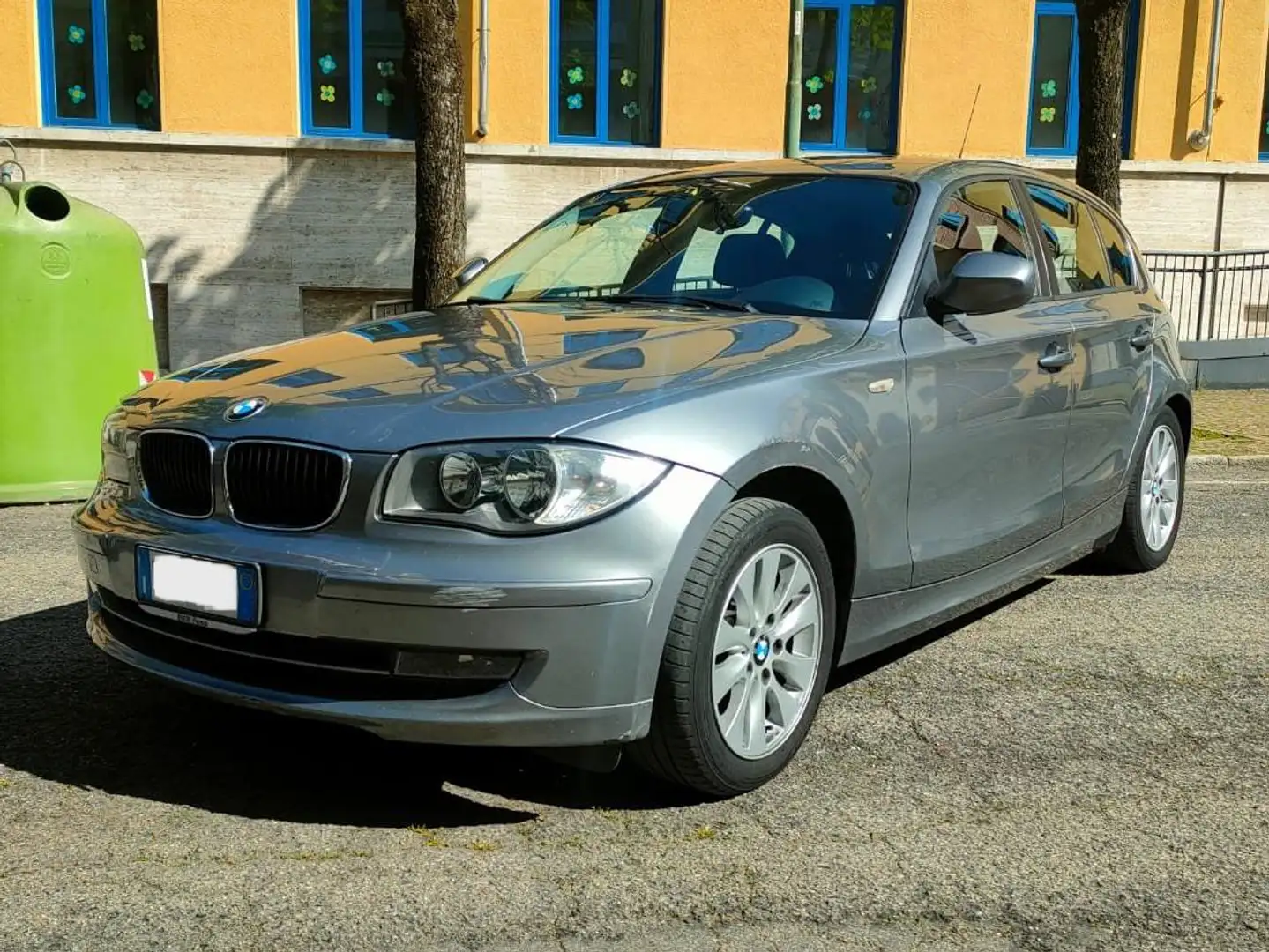 BMW 118 118d 5p 2.0 Eletta 143cv dpf Gümüş rengi - 1