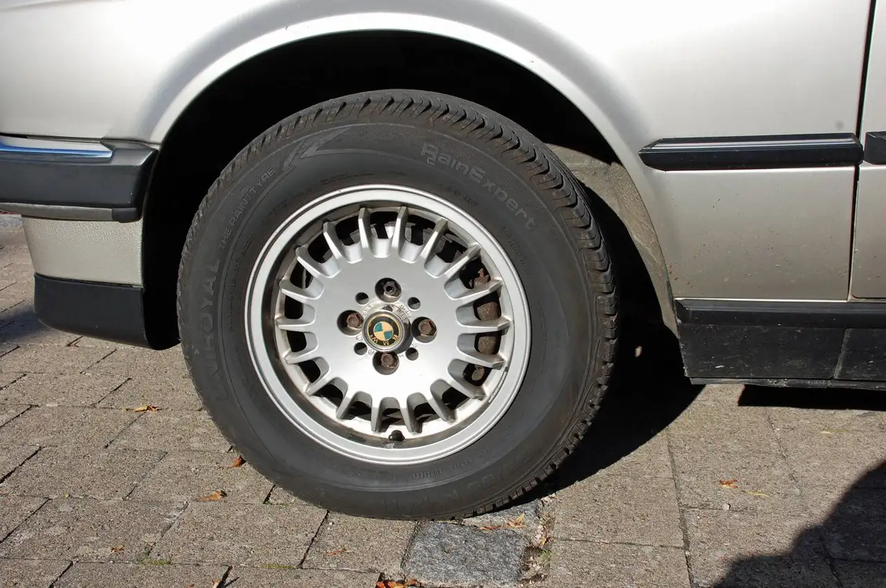 BMW 320i, foto 4