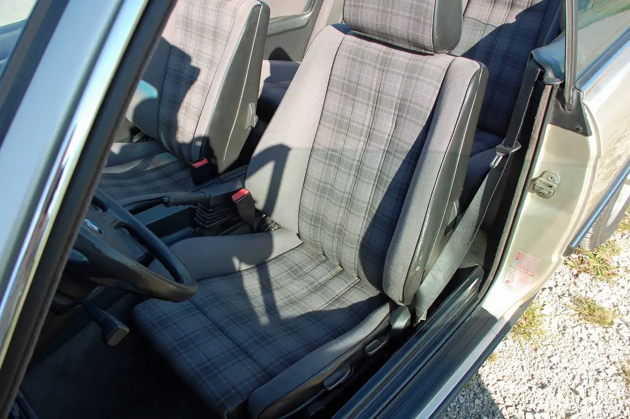BMW 320i, foto 12