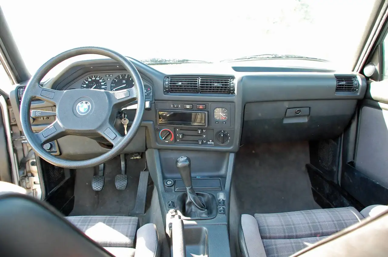 BMW 320i, foto 3