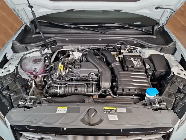 Audi Q2 view 11