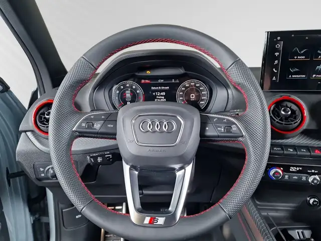 Audi Q2 view 13