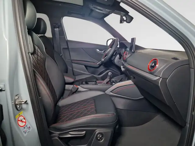 Audi Q2 view 9