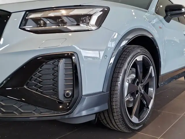 Audi Q2 view 6