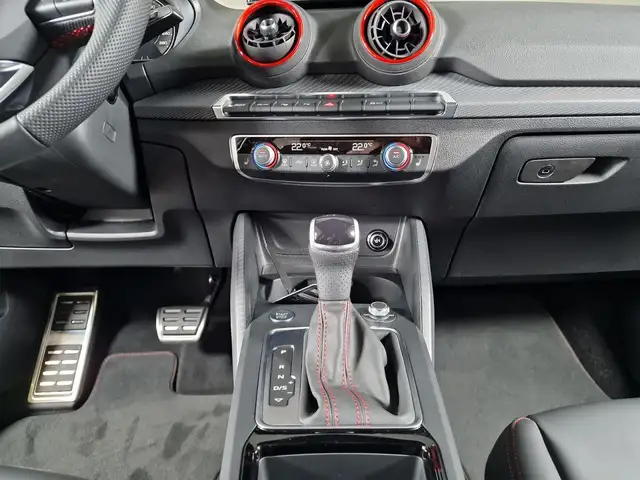 Audi Q2 view 12