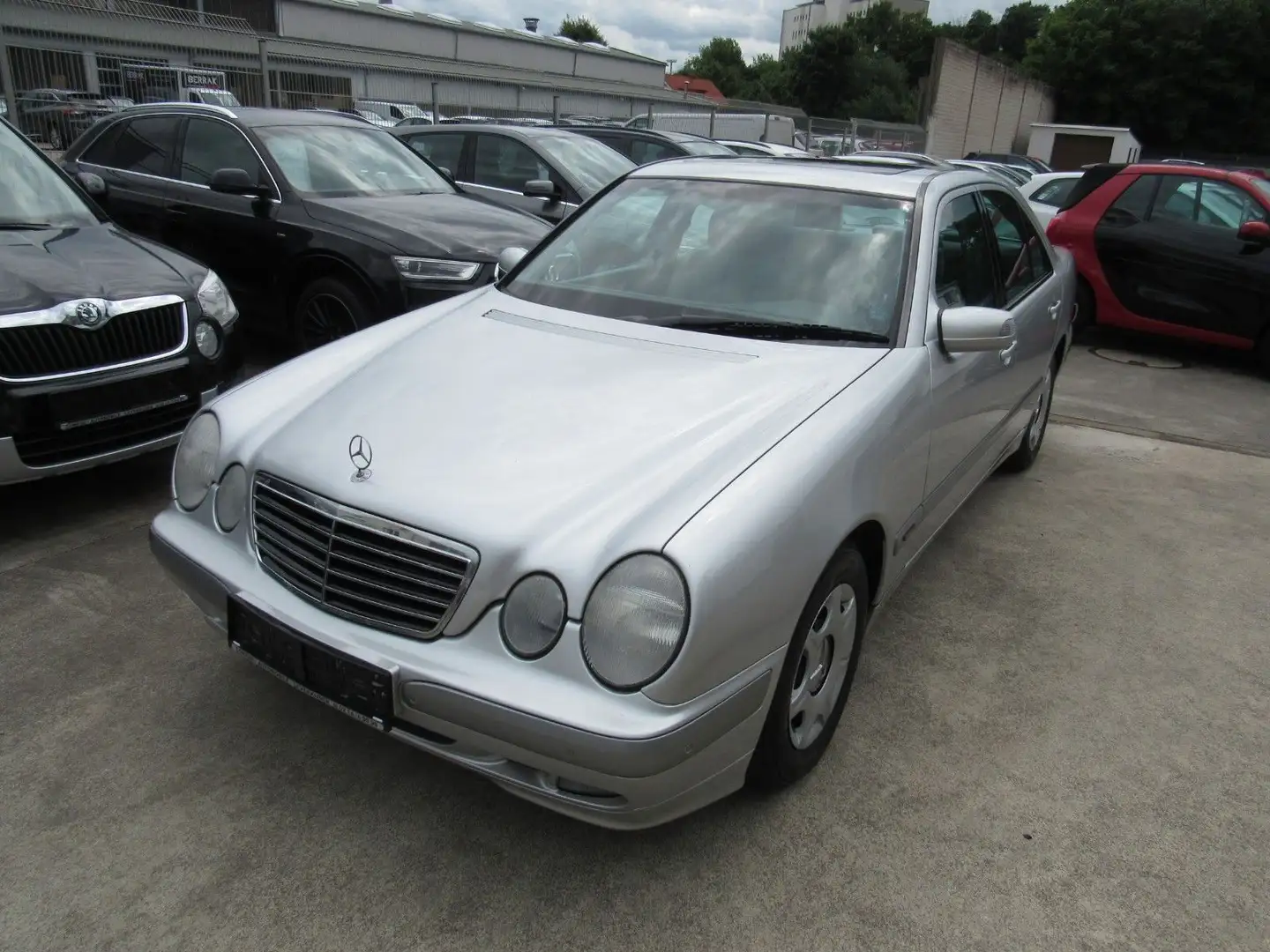 Mercedes-Benz E 240 ELEGANCE,AUTOMATIK,KLIMA,SCHIEBEDACH. Gümüş rengi - 2