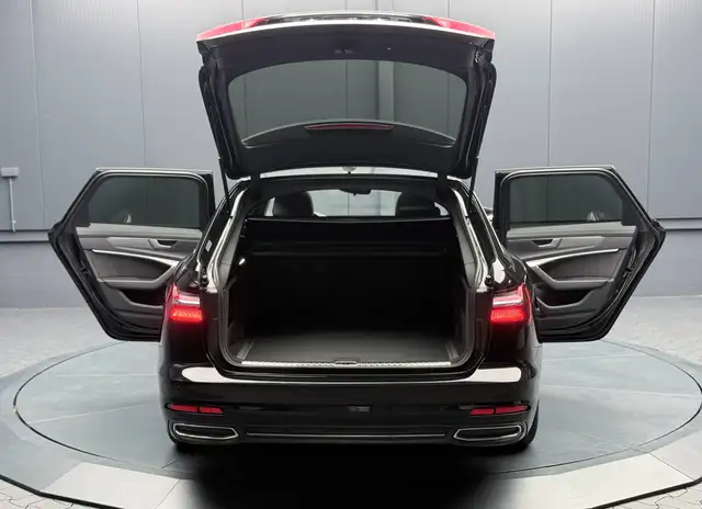 Audi A6 Avant view 6