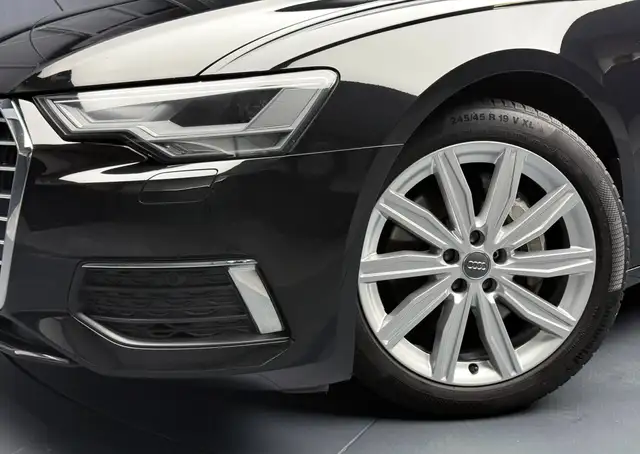 Audi A6 Avant view 2