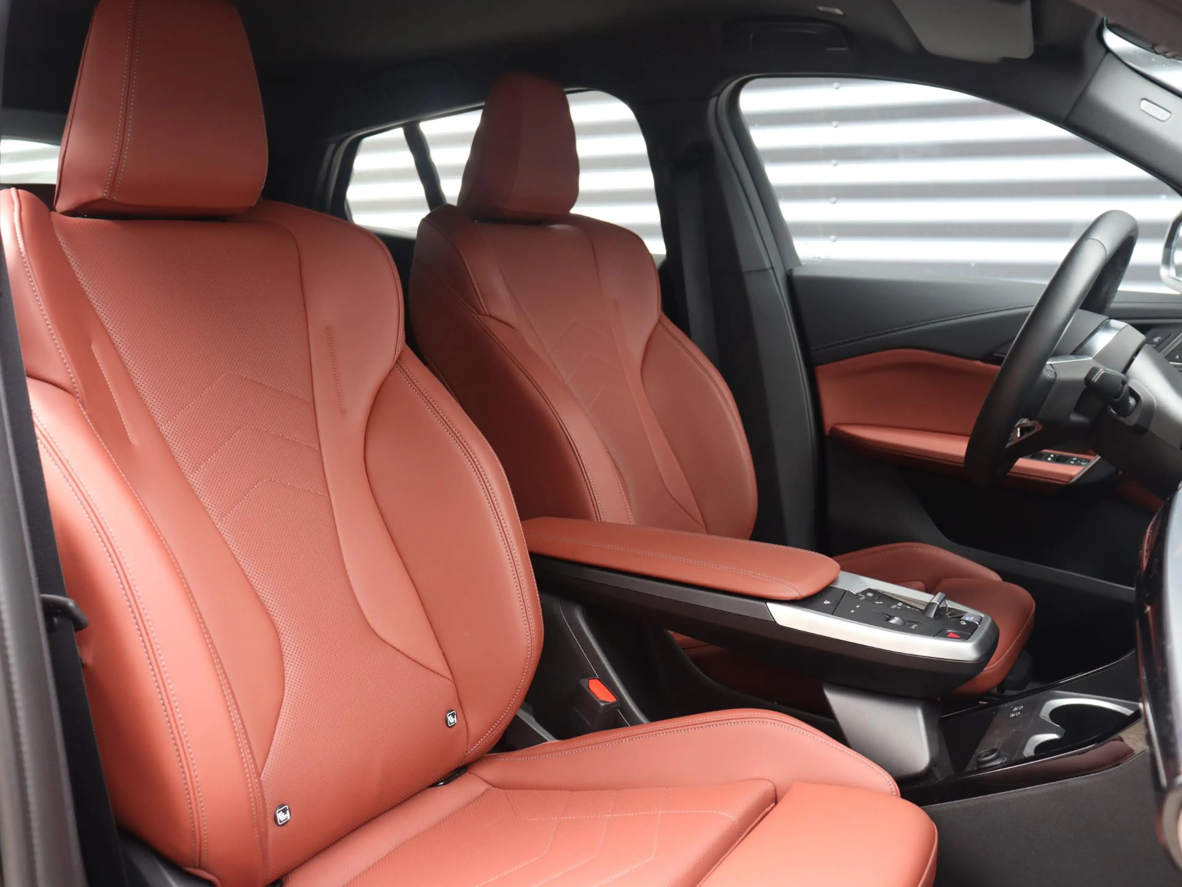 BMW iX2 eDrive20 | M Sportpakket | Innovation Pack | Head- — photo 9