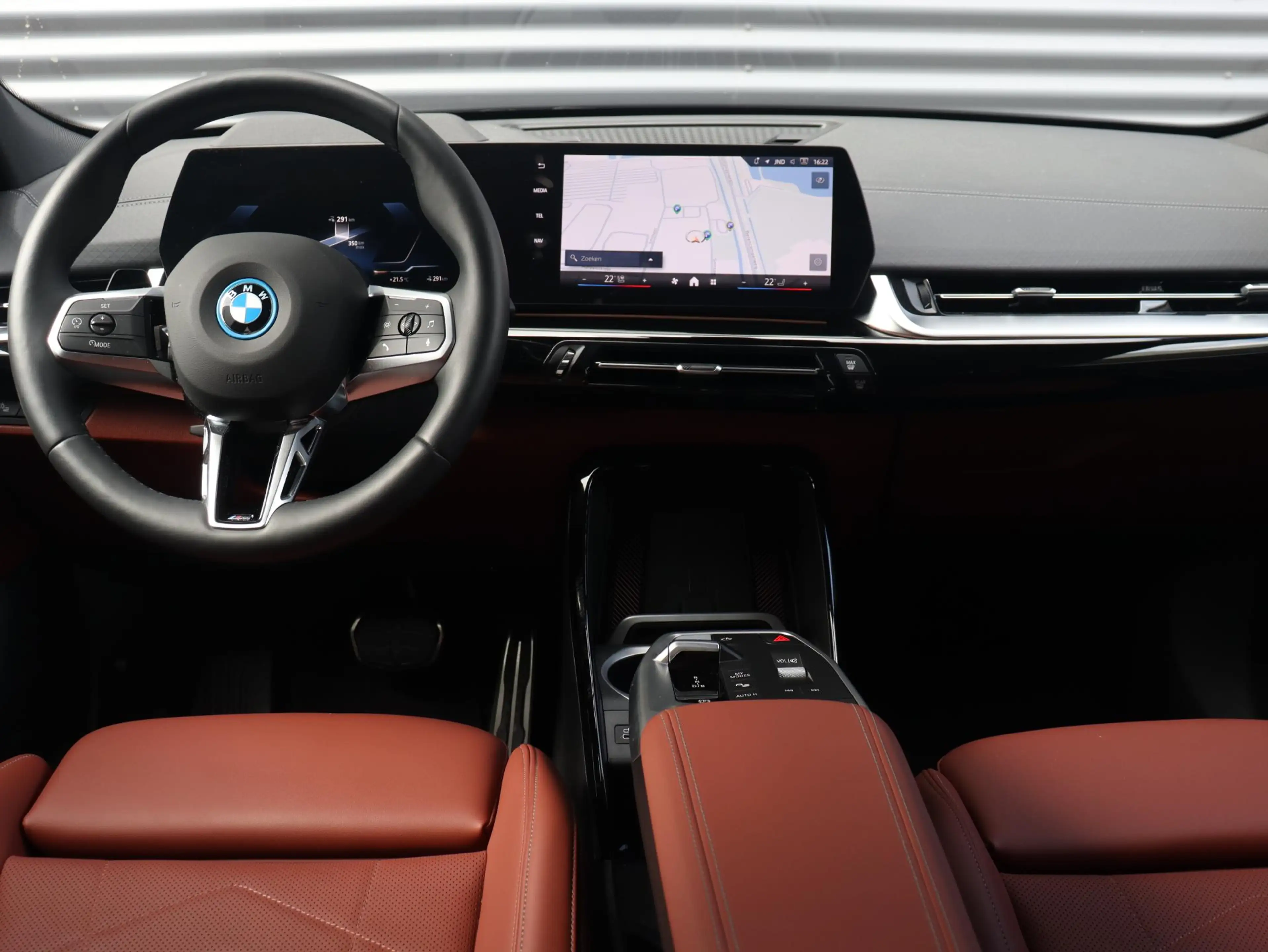 BMW iX2 eDrive20 | M Sportpakket | Innovation Pack | Head- — photo 12