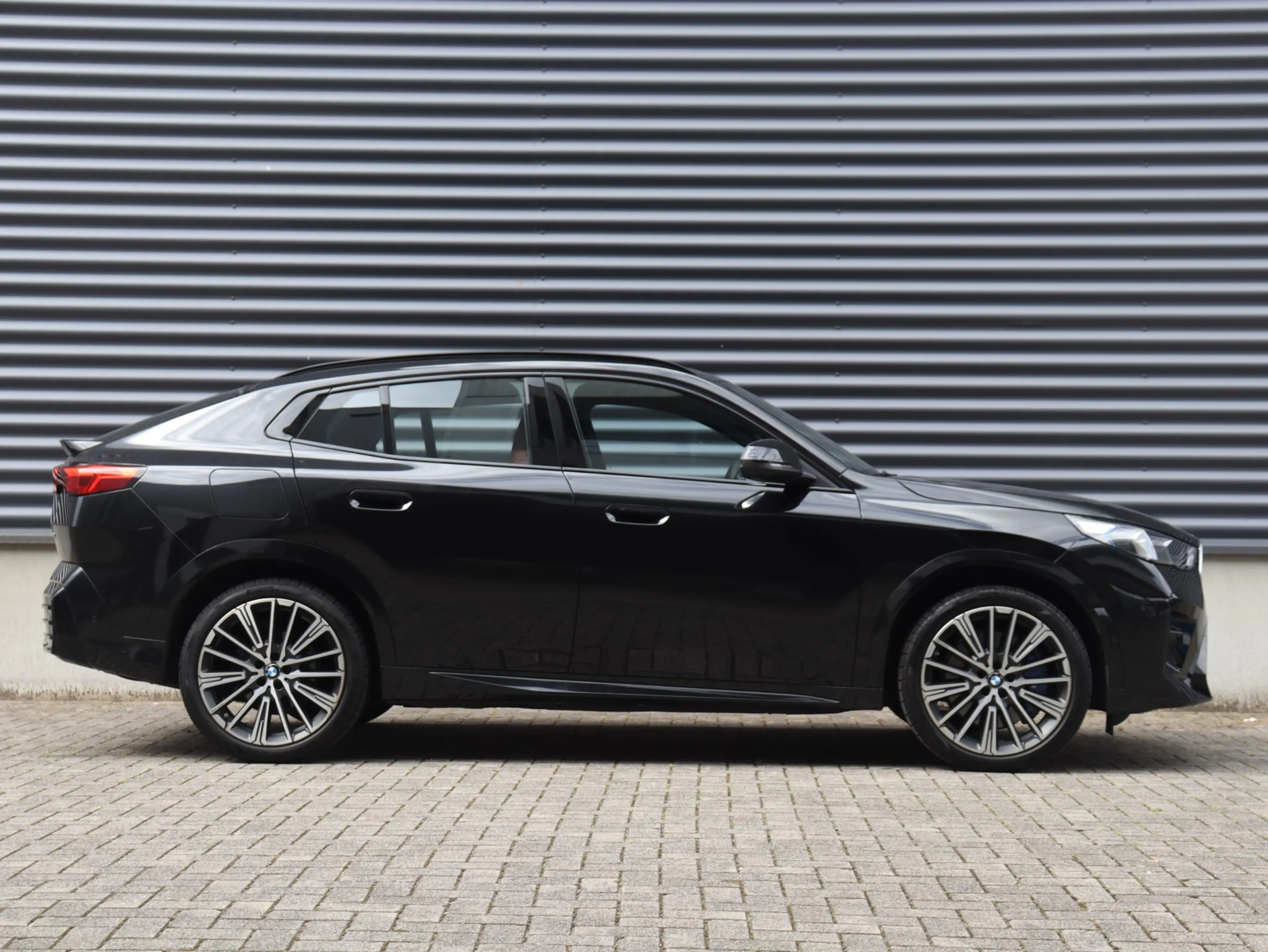 BMW iX2 eDrive20 | M Sportpakket | Innovation Pack | Head- — photo 5