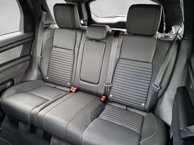 Land Rover Discovery Sport view 9