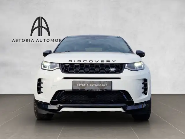 Land Rover Discovery Sport view 2