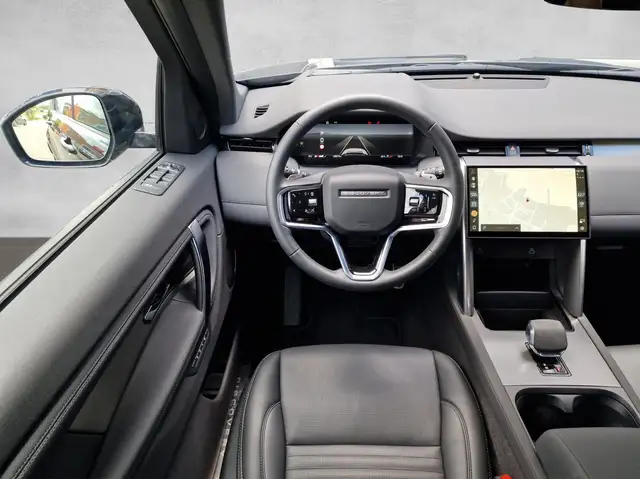 Land Rover Discovery Sport view 4