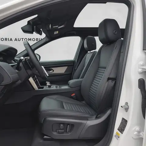 Land Rover Discovery Sport view 5