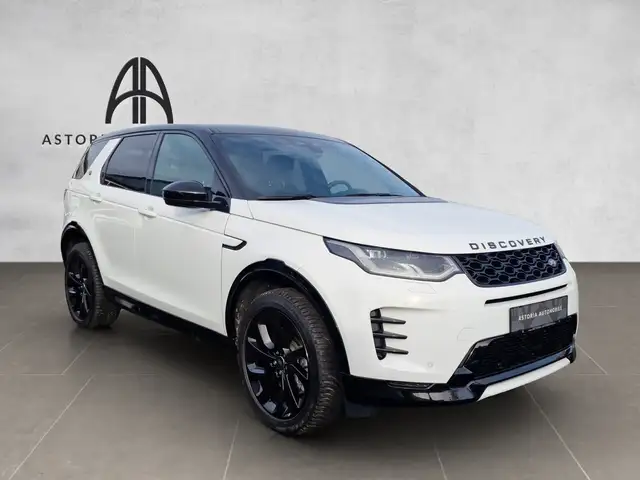 Land Rover Discovery Sport view 3